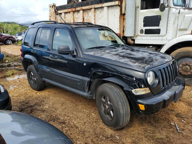 1J4GL38K35W637377 - 2005 JEEP LIBERTY RENEGADE BLACK photo 4