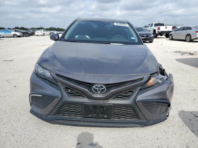4T1G11AK8PU783326 - 2023 TOYOTA CAMRY SE NIGHT SHADE GRAY photo 5