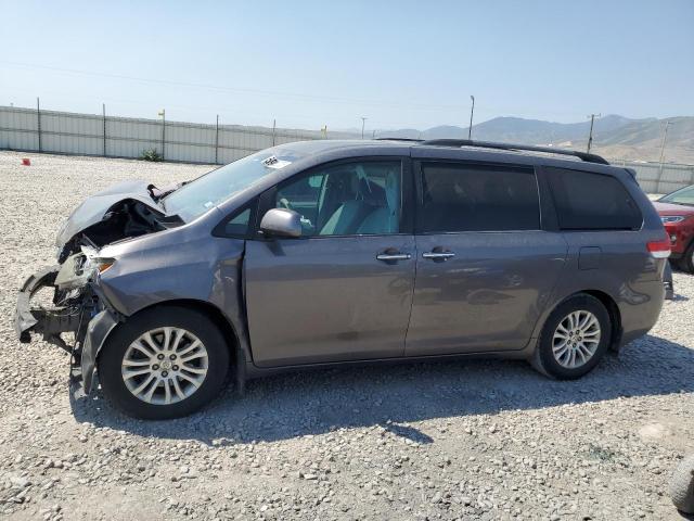 2011 TOYOTA SIENNA XLE, null
