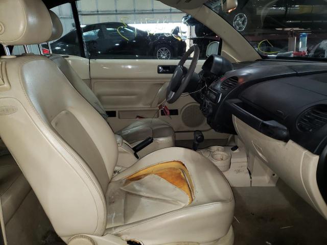 3VWBM31Y65M311629 - 2005 VOLKSWAGEN NEW BEETLE GL 奶油色 照片 5