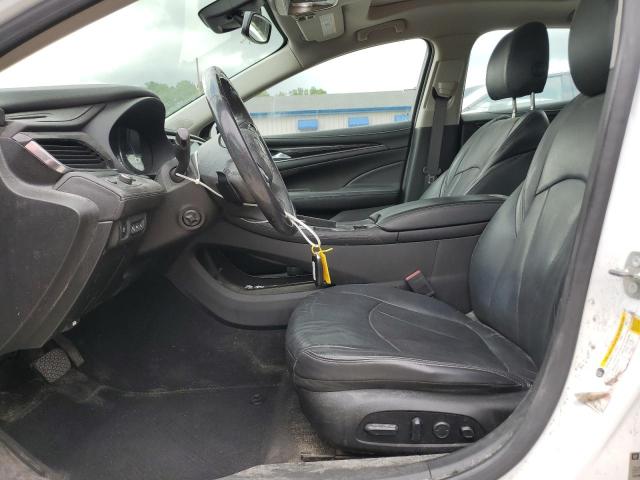 1G4ZR5SZ2JU123844 - 2018 BUICK LACROSSE PREMIUM Білий фото 7