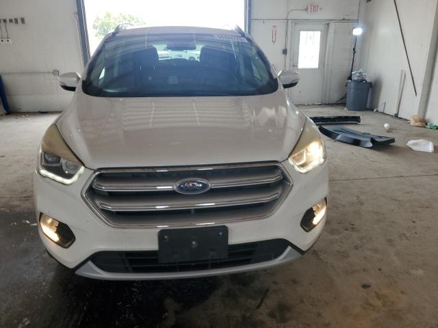 1FMCU0J91HUD92047 - 2017 FORD ESCAPE TITANIUM თეთრი ფოტო 5