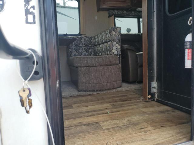 4YDT33324JB450059 - 2018 KEYSTONE OUTBACK WHITE photo 8