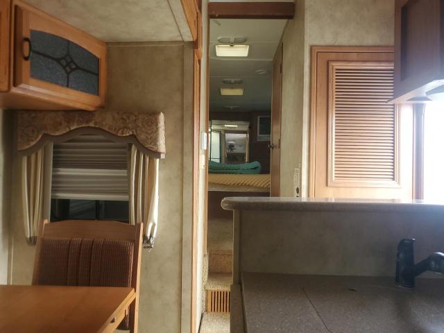 4YDF3072394700266 - 2009 KEYSTONE MONTANA TWO TONE photo 5