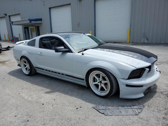 1ZVHT82H085187540 - 2008 FORD MUSTANG GT WHITE photo 4