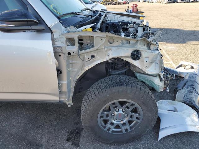 JTEBU5JR6L5831075 - 2020 TOYOTA 4RUNNER SR5/SR5 PREMIUM 银色 照片 9