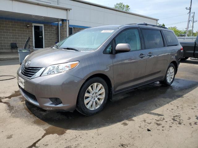 2014 TOYOTA SIENNA LE, null