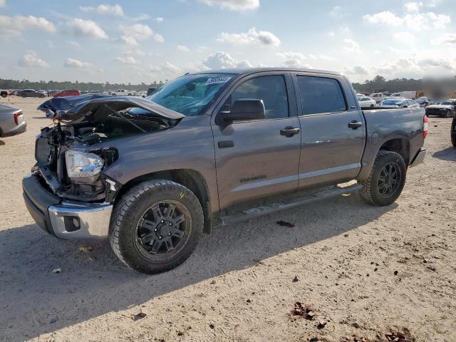 2017 TOYOTA TUNDRA CREWMAX SR5, null