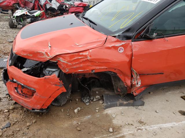 3C4NJDDB1KT637961 - 2019 JEEP COMPASS TRAILHAWK ORANGE photo 9