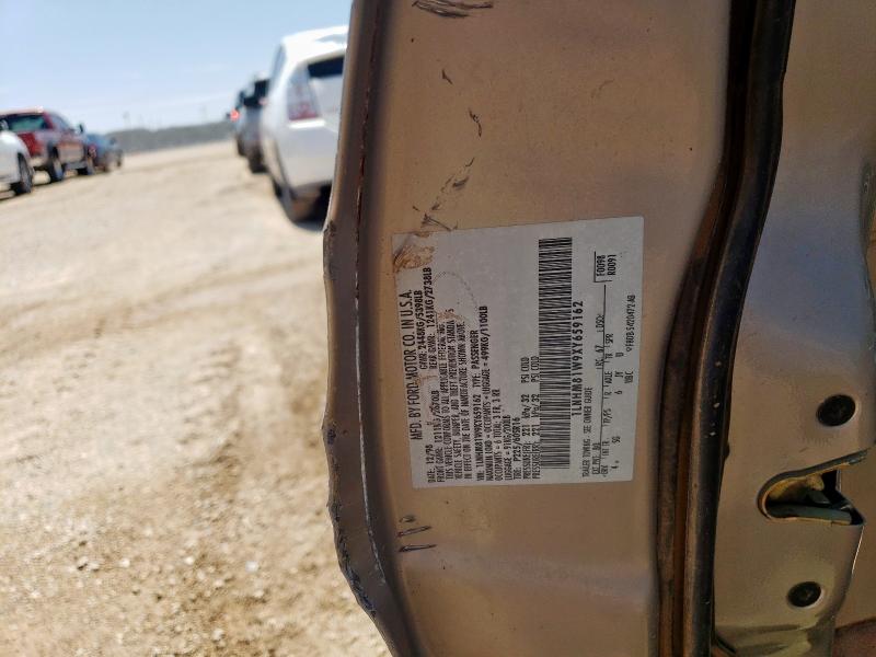 1LNHM81W9XY659162 - 1999 LINCOLN TOWN CAR EXECUTIVE Beige Foto 13