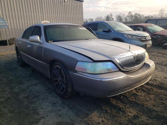 1LNHM81WX4Y677911 - 2004 LINCOLN TOWN CAR EXECUTIVE SILVER photo 1