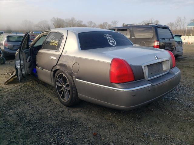 1LNHM81WX4Y677911 - 2004 LINCOLN TOWN CAR EXECUTIVE SILVER photo 3