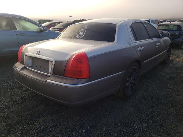 1LNHM81WX4Y677911 - 2004 LINCOLN TOWN CAR EXECUTIVE SILVER photo 4