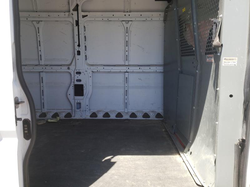3C6TRVDG1JE111941 - 2018 RAM PROMASTER 2500 HIGH WHITE photo 6