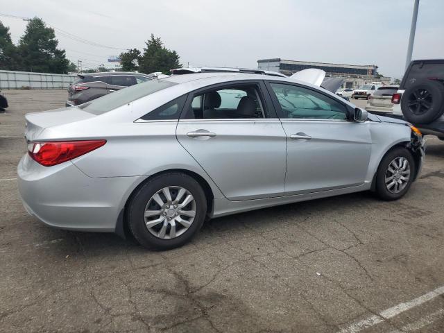 5NPEB4AC7CH372734 - 2012 HYUNDAI SONATA GLS SILVER photo 3