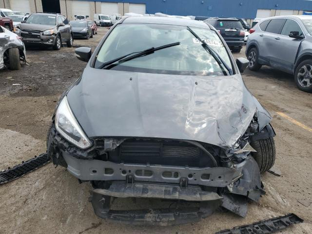 1FADP3F24HL235265 - 2017 FORD FOCUS SE GRAY photo 5