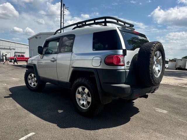 JTEBU11F270035716 - 2007 TOYOTA FJ CRUISER SILVER photo 3