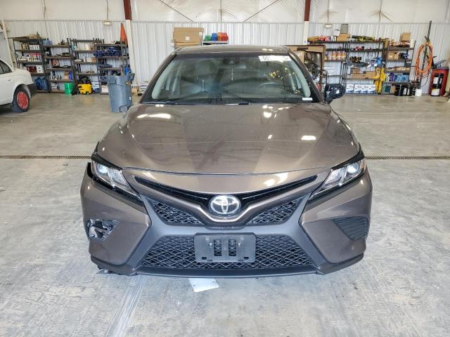 4T1B11HK1JU114225 - 2018 TOYOTA CAMRY L 棕色 照片 5