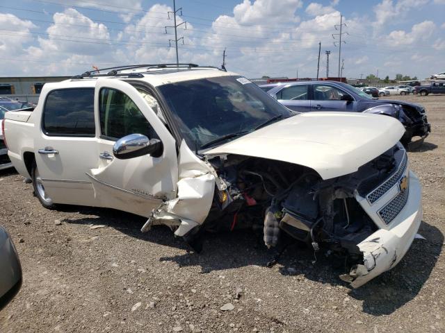 3GNTKGE76DG376054 - 2013 CHEVROLET AVALANCHE LTZ WHITE photo 4