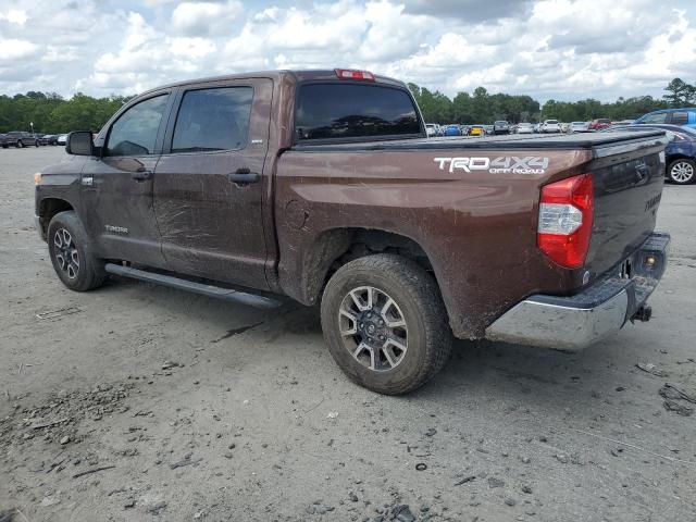 5TFDW5F1XGX553611 - 2016 TOYOTA TUNDRA CREWMAX SR5 BROWN photo 2