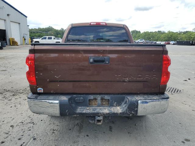 5TFDW5F1XGX553611 - 2016 TOYOTA TUNDRA CREWMAX SR5 BROWN photo 6