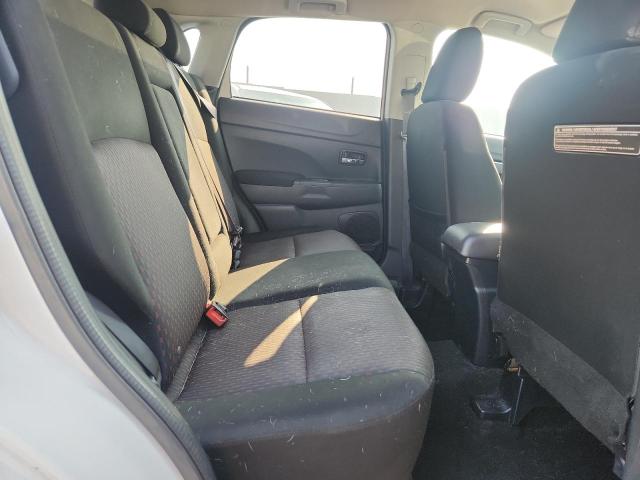 JA4AP3AW3HZ044239 - 2017 MITSUBISHI OUTLANDER ES Blanc photo 10