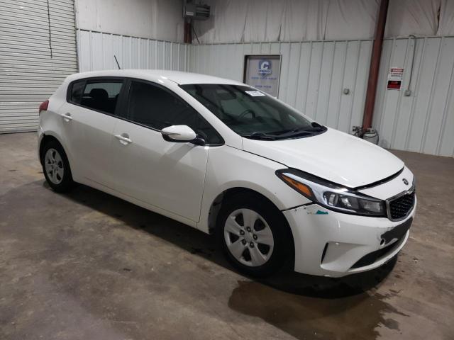 KNAFK5A85J5773957 - 2018 KIA FORTE LX WHITE photo 4