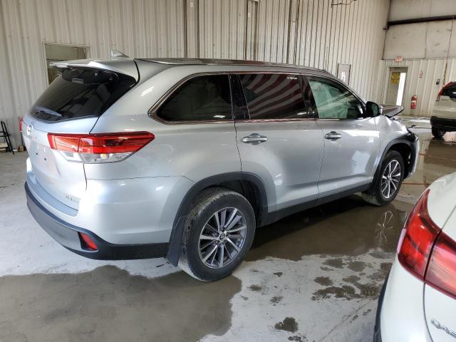 5TDJZRFHXKS990165 - 2019 TOYOTA HIGHLANDER SE SILVER photo 3