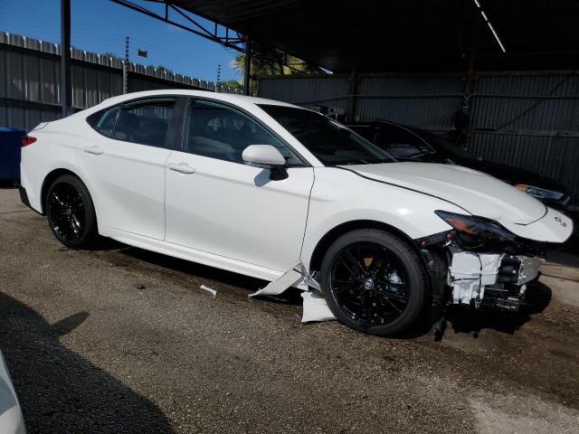 4T1DAACK3SU069967 - 2025 TOYOTA CAMRY XSE WHITE photo 4