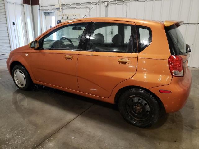 KL1TD62695B405993 - 2005 CHEVROLET AVEO BASE ORANGE photo 2