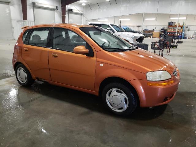 KL1TD62695B405993 - 2005 CHEVROLET AVEO BASE ORANGE photo 4