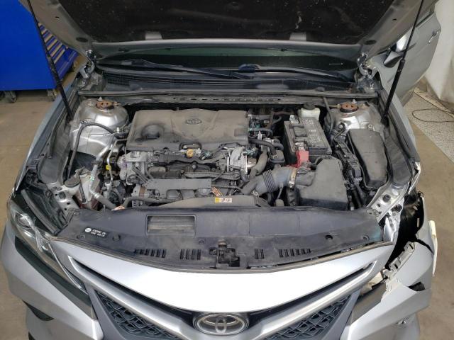 4T1B11HK8JU083524 - 2018 TOYOTA CAMRY L SILVER photo 11