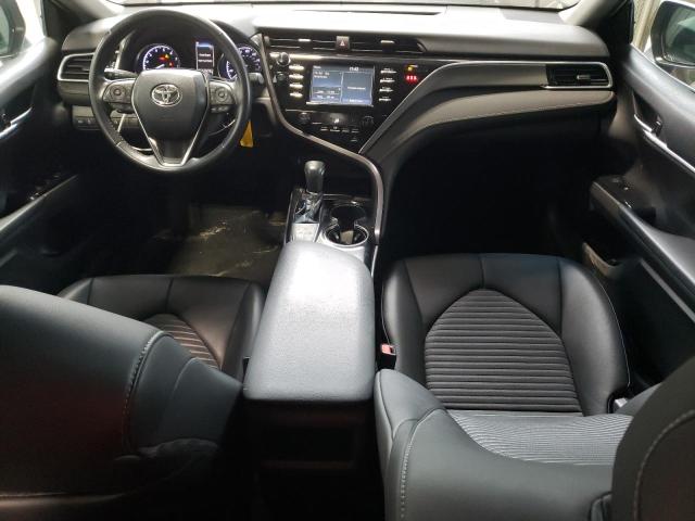 4T1B11HK8JU083524 - 2018 TOYOTA CAMRY L SILVER photo 8