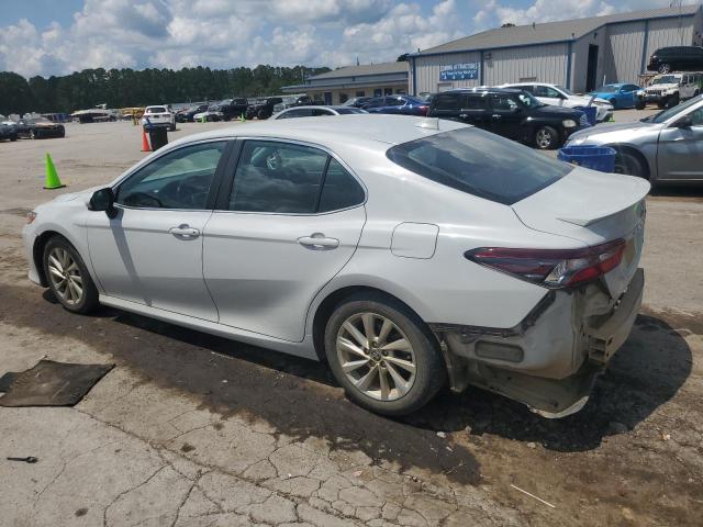 4T1C11AK4NU024037 - 2022 TOYOTA CAMRY LE WHITE photo 2