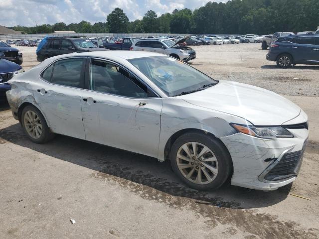 4T1C11AK4NU024037 - 2022 TOYOTA CAMRY LE WHITE photo 4