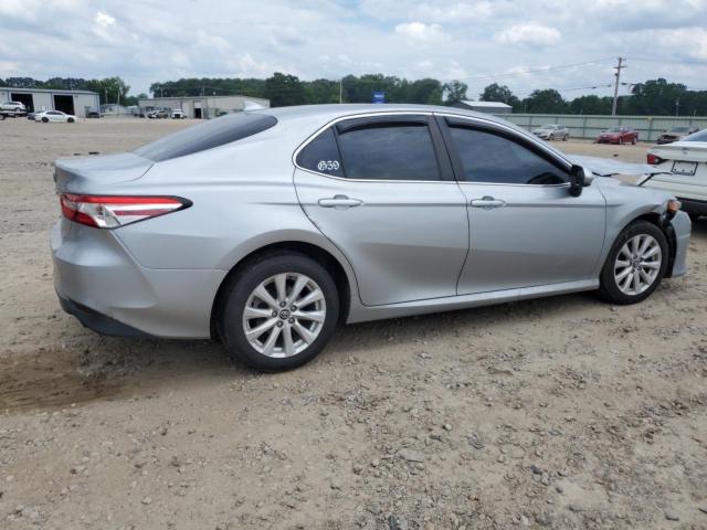4T1C11AK8LU936683 - 2020 TOYOTA CAMRY LE 银色 照片 3