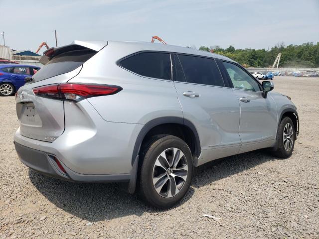 5TDGZRBH3MS113004 - 2021 TOYOTA HIGHLANDER XLE SILVER photo 3
