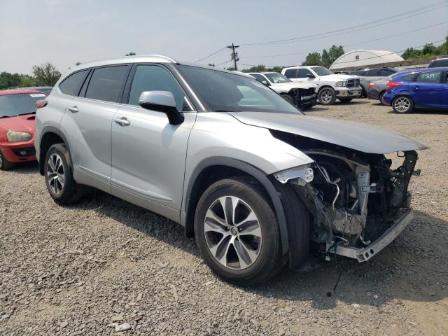 5TDGZRBH3MS113004 - 2021 TOYOTA HIGHLANDER XLE SILVER photo 4