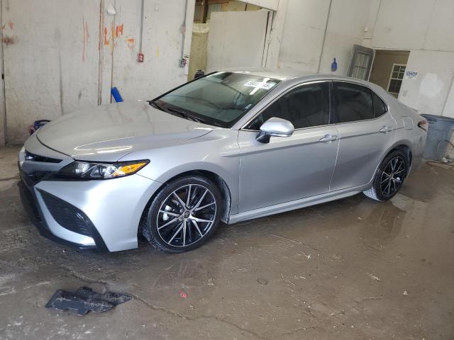 4T1G11AK3PU721185 - 2023 TOYOTA CAMRY SE NIGHT SHADE SILVER photo 1