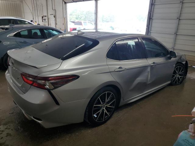 4T1G11AK3PU721185 - 2023 TOYOTA CAMRY SE NIGHT SHADE SILVER photo 3