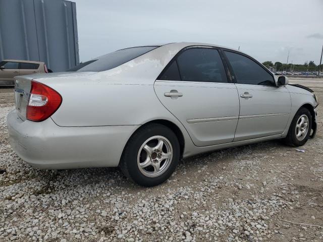 4T1BE32K82U502305 - 2002 TOYOTA CAMRY LE SILVER photo 3