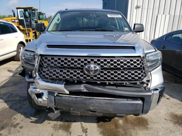 5TFUY5F14JX681358 - 2018 TOYOTA TUNDRA DOUBLE CAB SR/SR5 SILVER photo 5