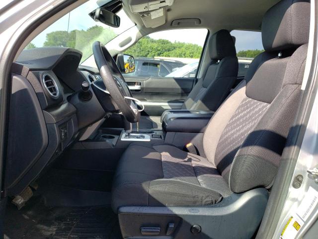 5TFUY5F14JX681358 - 2018 TOYOTA TUNDRA DOUBLE CAB SR/SR5 SILVER photo 7