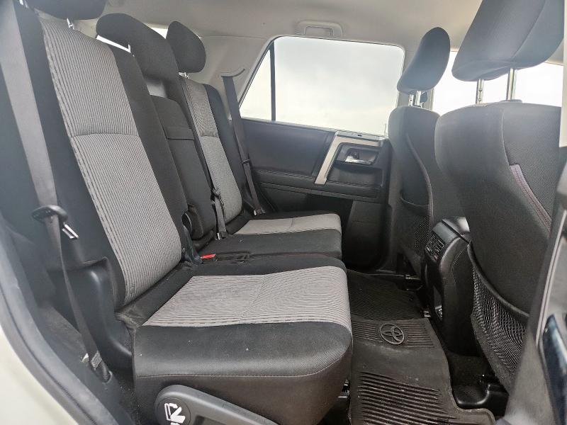 JTEEU5JR0M5229318 - 2021 TOYOTA 4RUNNER SR5 WHITE photo 11