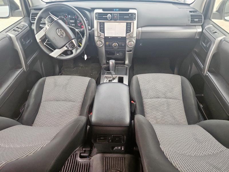 JTEEU5JR0M5229318 - 2021 TOYOTA 4RUNNER SR5 WHITE photo 8