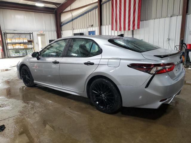 4T1T11BK5NU061029 - 2022 TOYOTA CAMRY SE 银色 照片 2