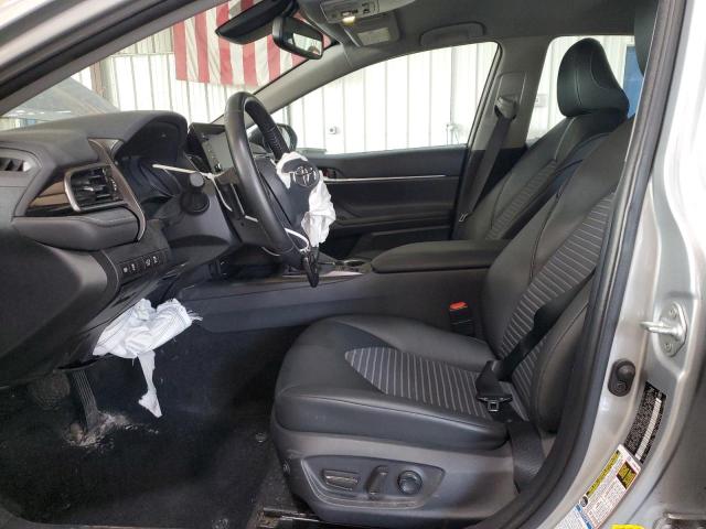 4T1T11BK5NU061029 - 2022 TOYOTA CAMRY SE 银色 照片 7