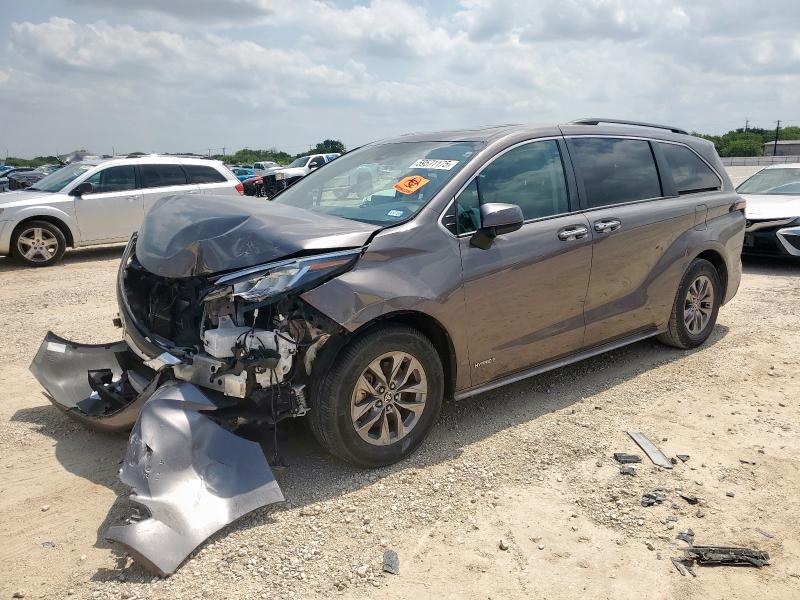 2021 TOYOTA SIENNA XLE, null