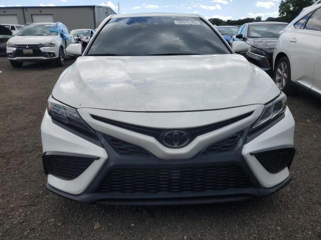 4T1G11AK7PU786928 - 2023 TOYOTA CAMRY SE NIGHT SHADE WHITE photo 5