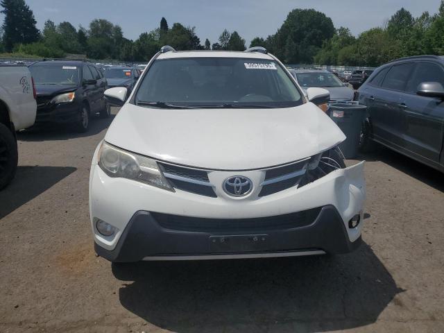 JTMRFREV4FJ047937 - 2015 TOYOTA RAV4 XLE WHITE photo 5